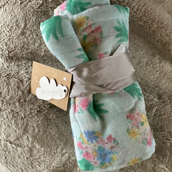💙5/$25💙Angel Dear Viscose Swaddle 47x47 NWT - Picture 3 of 7